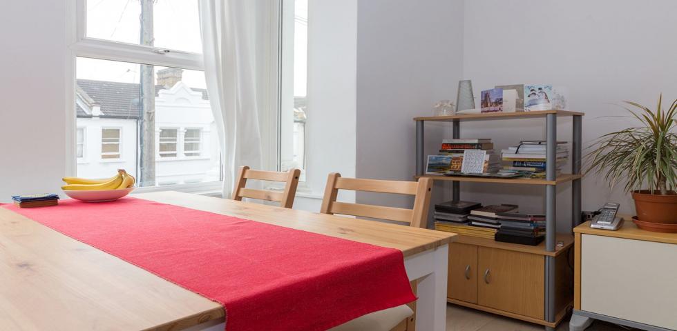 			RECENTLY REFURBISHED  , 3 Bedroom, 1 bath, 1 reception Flat			 Charteris Road, QUEENS PARK